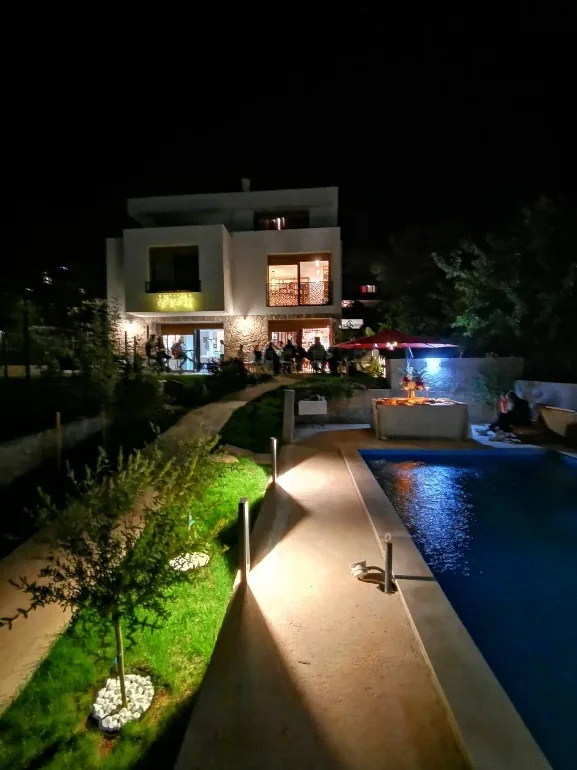 Kuća u večernjem ambijentu